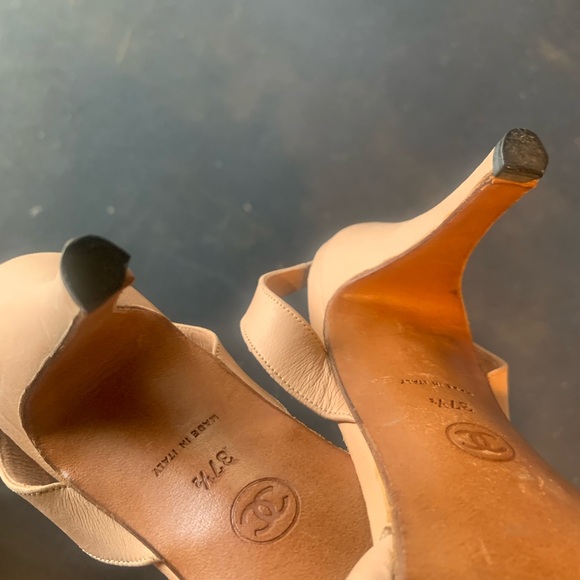 CHANEL lambskin logo sling back sandals - Picture 14 of 16